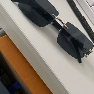 Stylish Black Rimless Sunglasses
